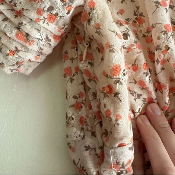 Storia • V-Neck‎ Floral Frill Dress - Picture 10 of 10